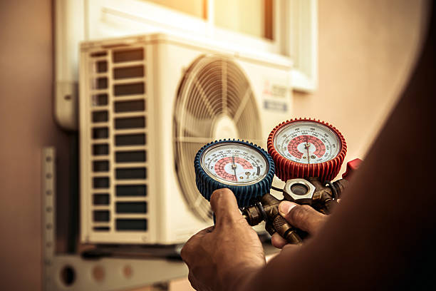 Professional Emergency Hvac technician working in Hillsboro, OH